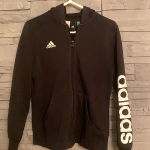 Adidas tröja  - Enkel sipup tröja k storlek M 