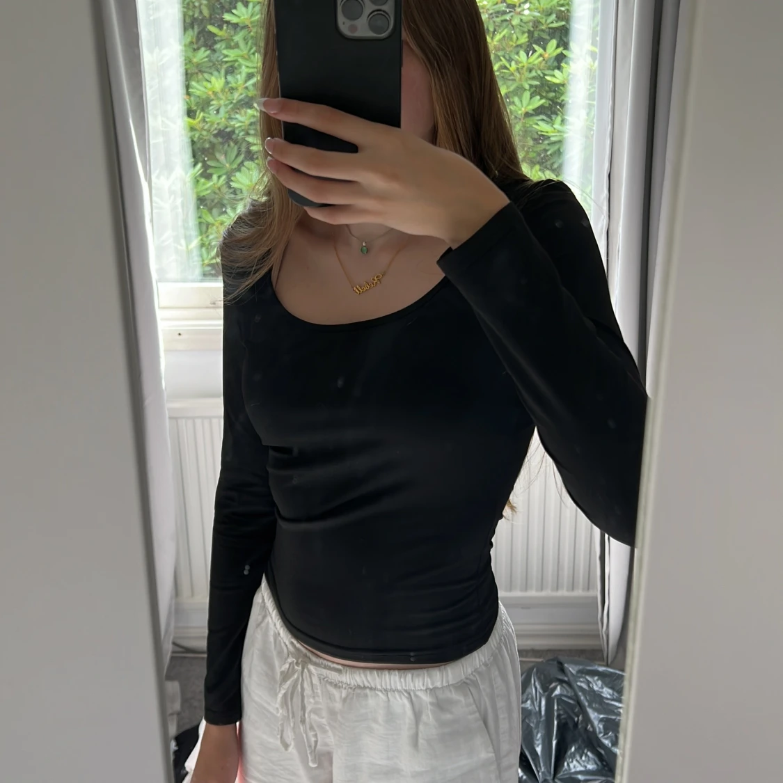 En svart tröja  - 90