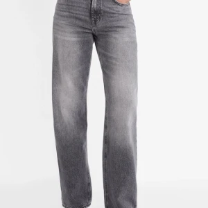 Grå jeans - Mid waisted jeans från Zalando  Använd få gånger, är i nyskick 💓😀