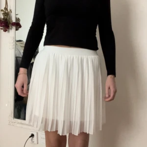 Kjol - Jätte fin vit kjol, passar till allt!🩷