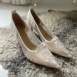 Spetsklackar - Världens finaste spetsklackar!! Klacken är 6 cm hög🤍Endast använda en gång