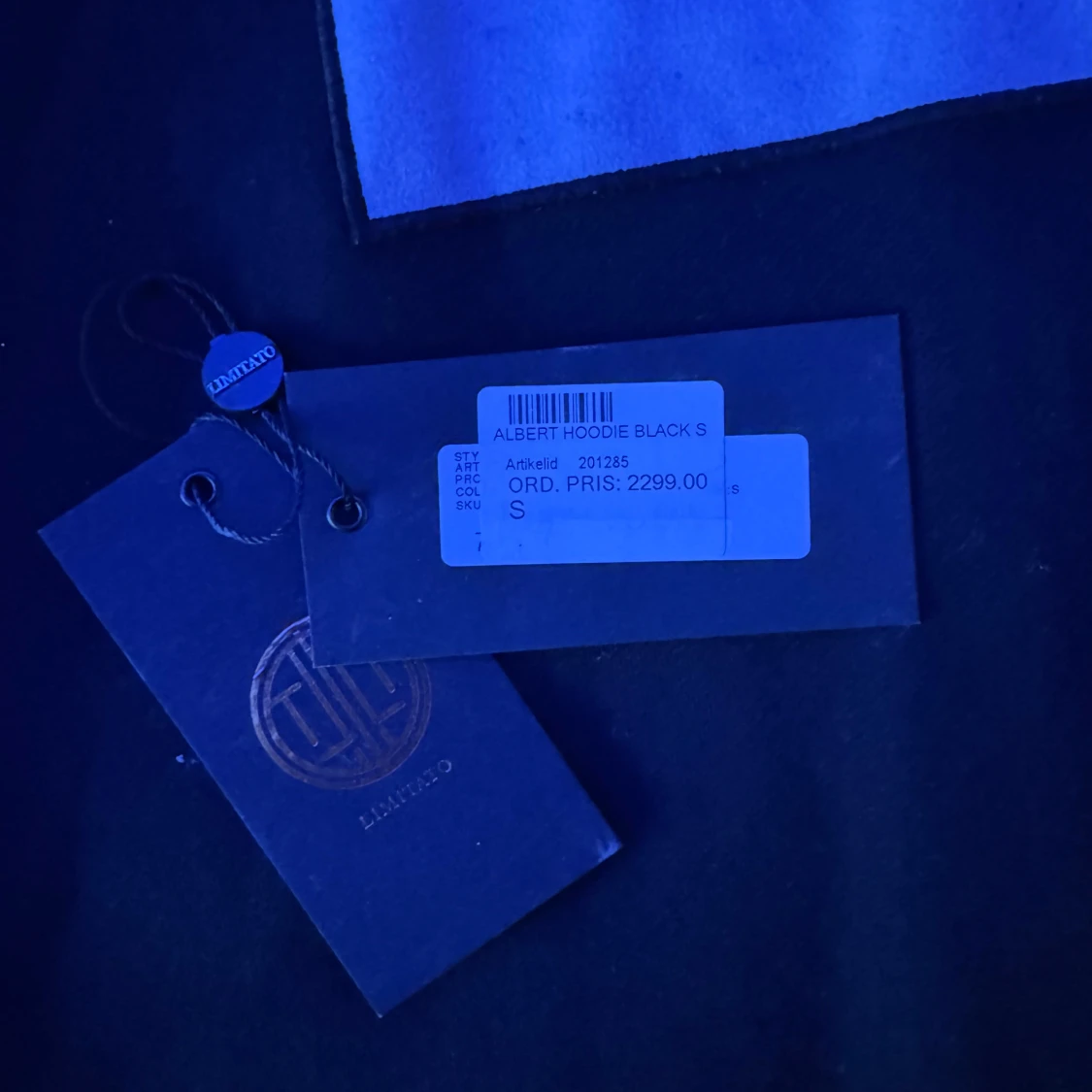 Svart hoodie med tryck - 1