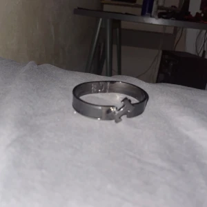 H armband  - Intresseekoll vill få de sålt snabbt kom med bud 