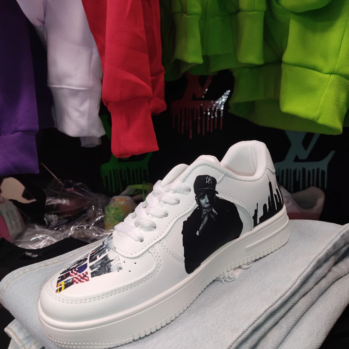 Vita sneakers med New York-motiv - 4