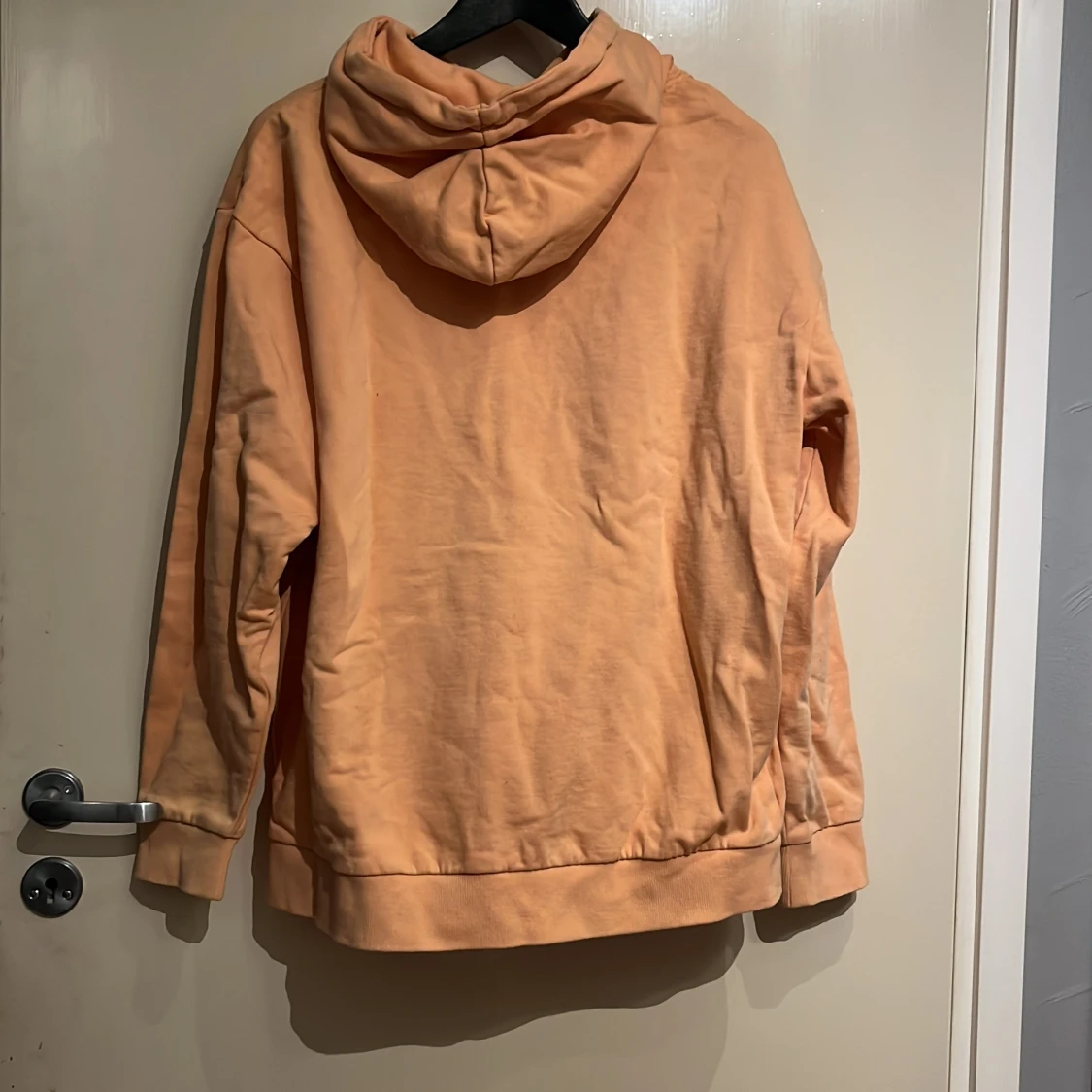 Persikofärgad hoodie från 157 - 1