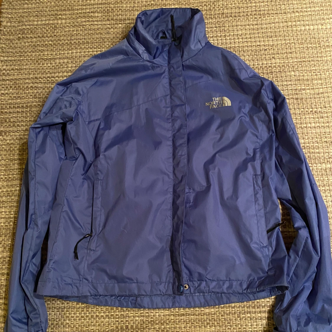 Blå vindjacka från The North Face