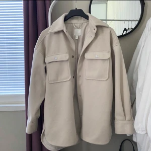 Beige shacket - Snygg beige shacket 