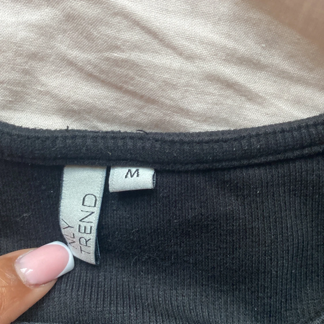 Svart ribbad kofta från Trend - 1