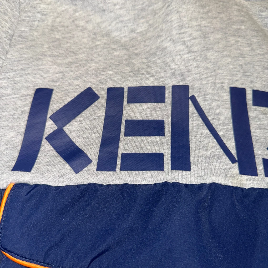 Grå och marinblå hoodie från Kenzo - 2