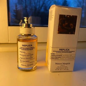 Replica jazz club parfym - Masion Margiela replica jazz club herr parfym som är helt oanvänd så 30/30ml kvar, skriv vid minsta fråga eller fundering💯👍