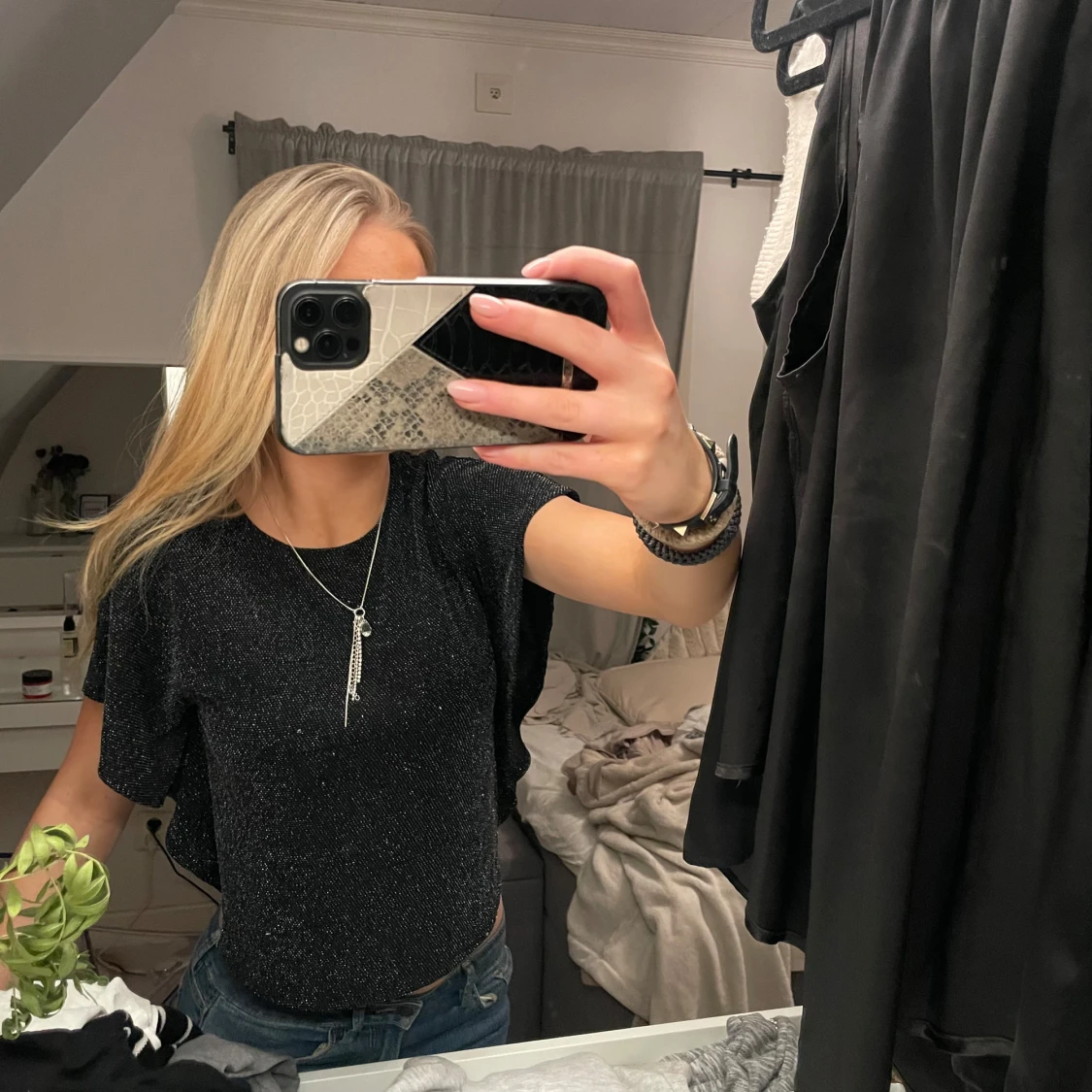 Svart glittrig topp - 2