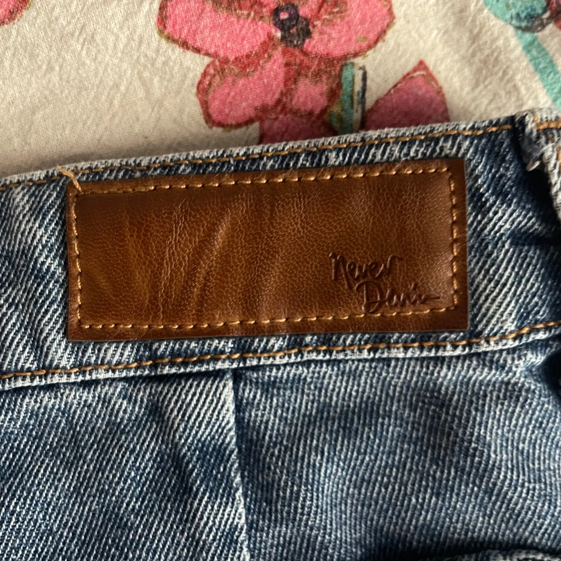 Blå jeansshorts från Never Denim - 1