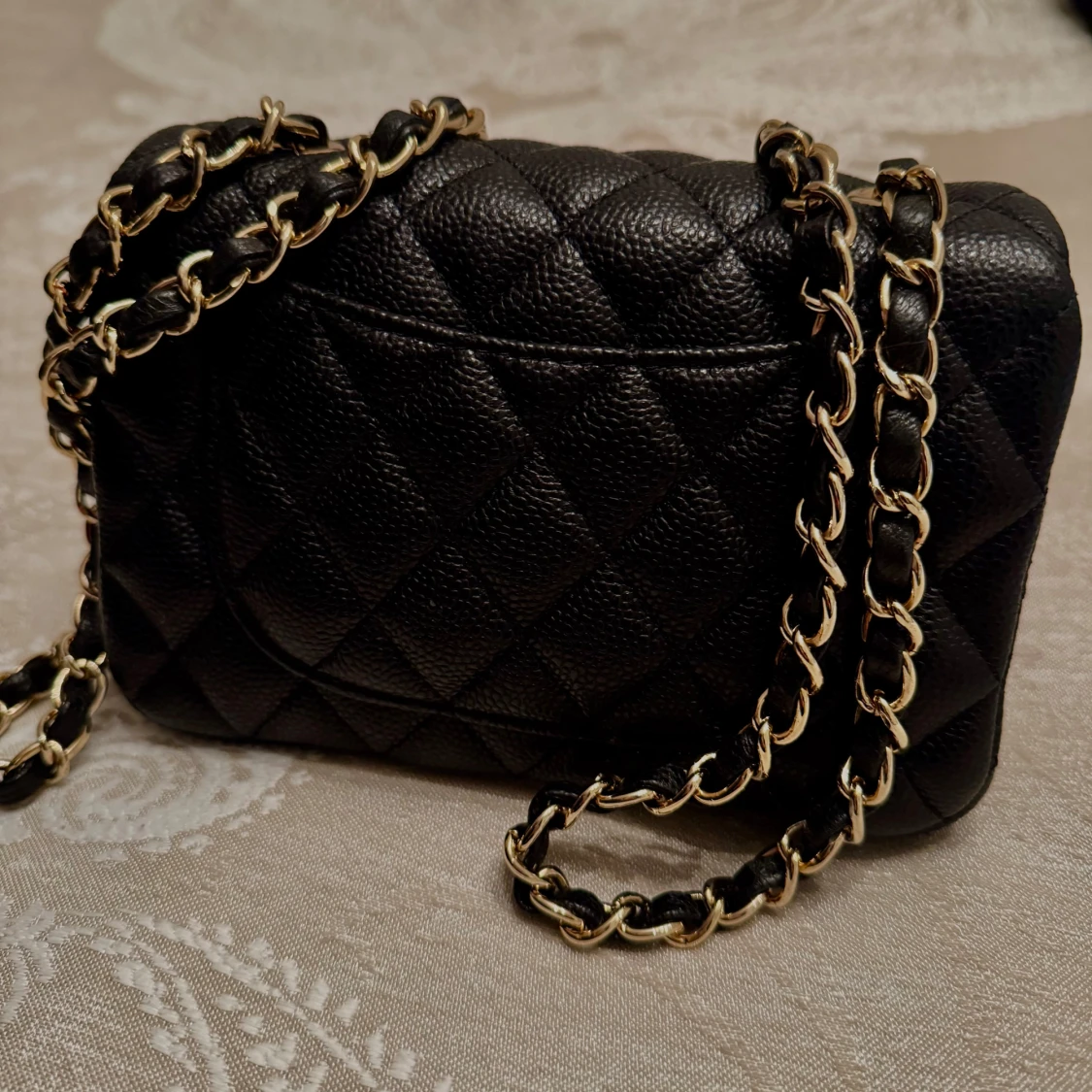 Svart quiltad axelväska - 1