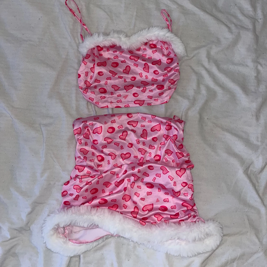 Rosa set med fuskpäls