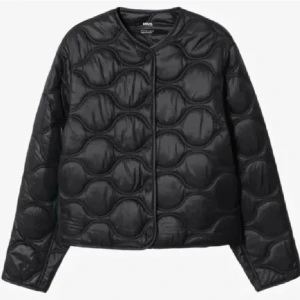 Jacka från Mango - Är i väldigt bra skick, kommer tyvärr inte till användning längre. 