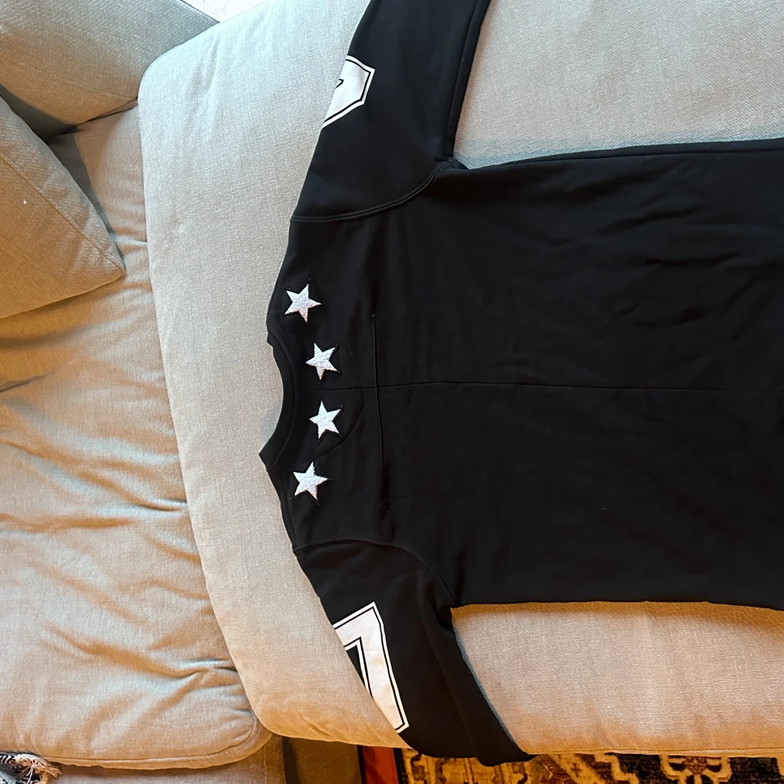 Svart tröja med stjärnor från Givenchy - 1