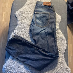 Acne jeans - Tjena, jag säljer mina acne jeans. De är i storlek 29/32 och de är i ett jättefint skick. De är även slim. Skriv gärna om ni har frågor?