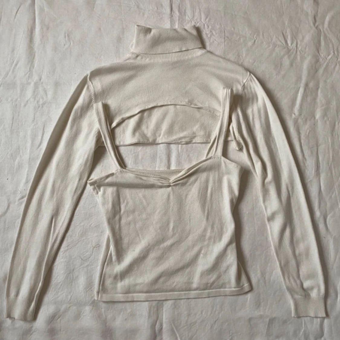 Vitt linne i stickat material med breda axelband - 2