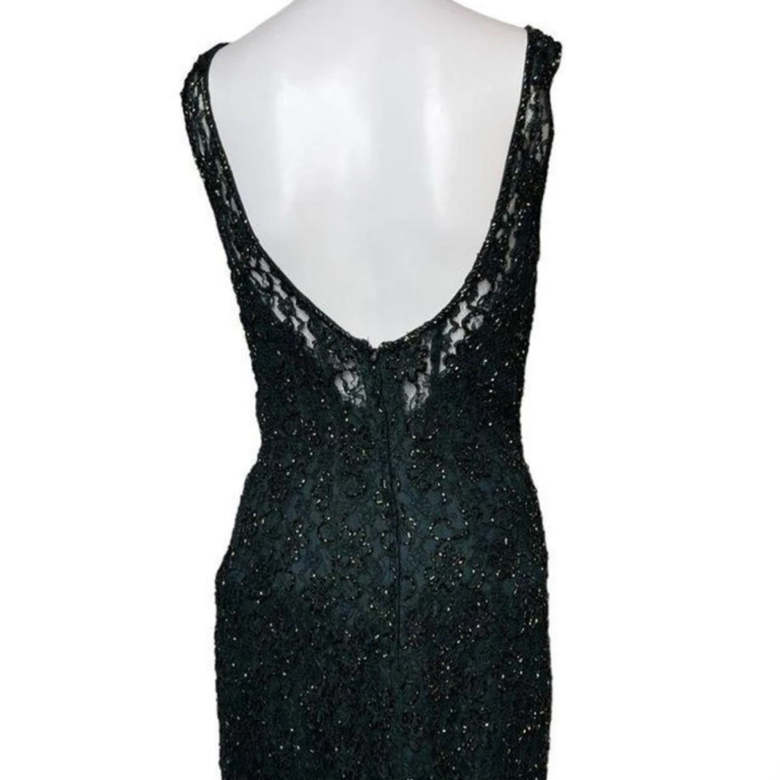 Svart spetsklänning med slits - 4