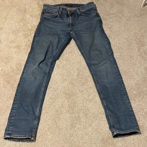 Ljusblå nudie jeans - Hej, säljer ett par ljusblåa nudie jeans i modellen lean dean. Jeansen är i fint skick. Här av er om ni har frågor. MVH Jack von grisch 