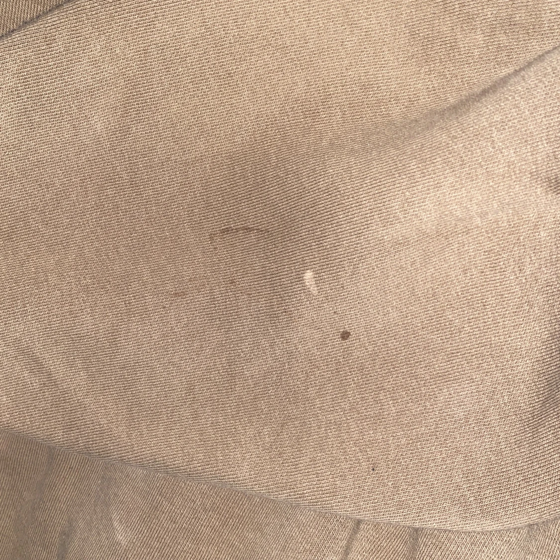 brun tjocktröja med text - 4