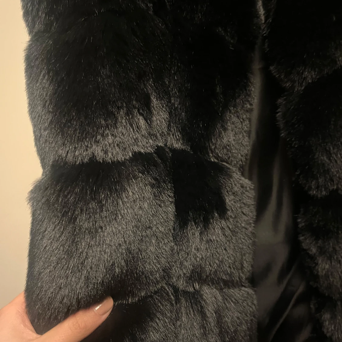 Svart pälsväst - 1