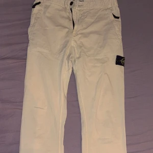 Stone Island byxor  - Snygga Stone Island Chinos, i bra skick. Skriv för frågor:)