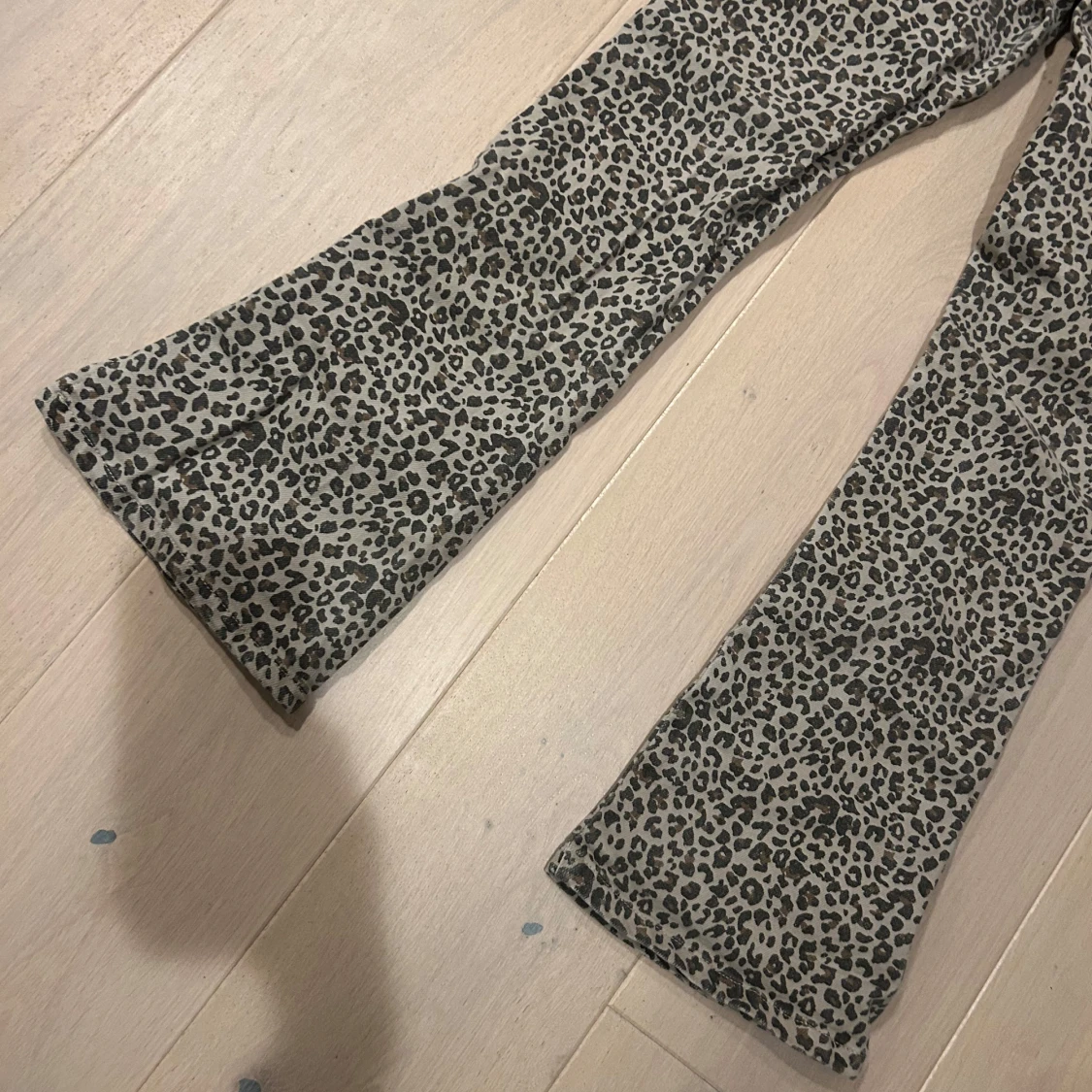 Leopardmönstrade byxor - 3