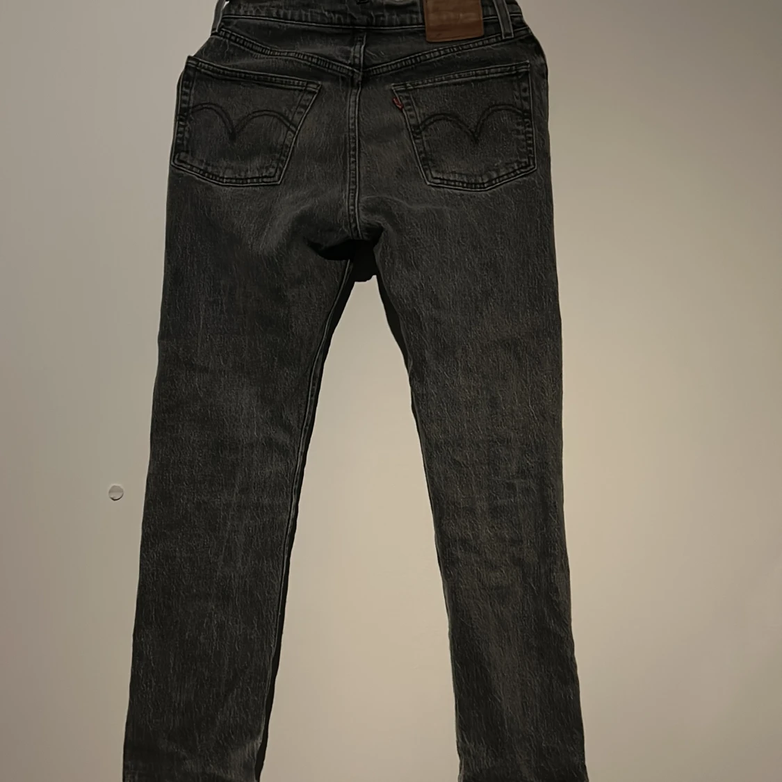 Svarta jeansbyxor från Levi's - 1