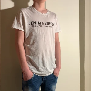 Denim & Supply Ralph Lauren  - Tja, säljer snygg Ralph Lauren t shirt, storlek S. Skriv om du har några frågor eller vill köpa. 