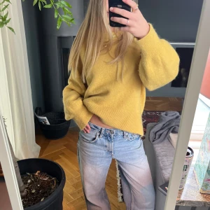 Gul mohairtröja - Sååå snygg och mysig mohair stickad tröja, som ny😻😻☀️