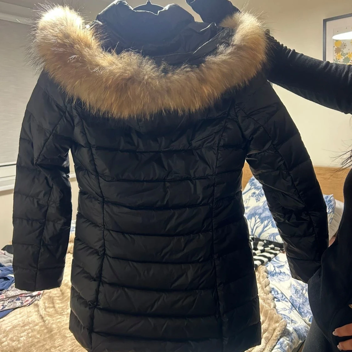 Svart dunjacka med äkta päls - 4
