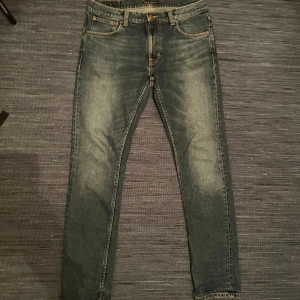 Nudie Jeans  - Tja, säljer nu dessa Nudies vars modell är Lean Dean och skicket är 9/10, storleken är w32 L34. Kom gärna med fråga eller prisförslag!!!