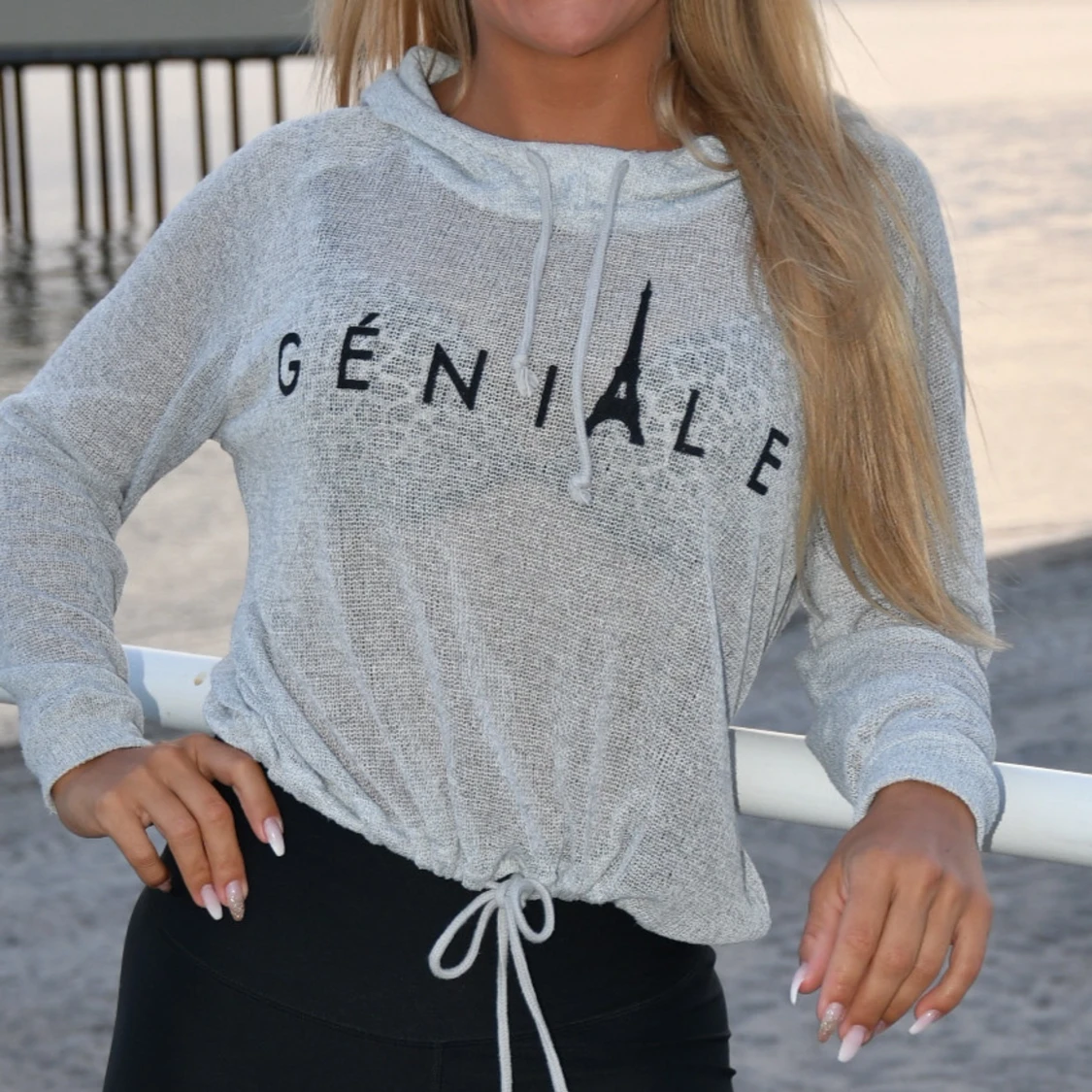 Grå hoodie med tryck - 1