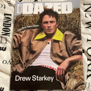 Dazed Magazine  - Säljer ett nummer av Dazed Magazine med Drew Starkey på omslaget. Tar bara emot Swish 