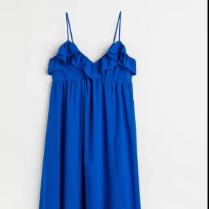 Blå klänning  - Jätte söt klänning från hm, använd en gång! Säljs inte längre och helt slutsåld ! 