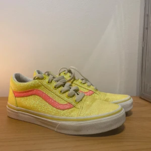 Glittriga vans  - Unika glittriga vans, sparsamt använda 