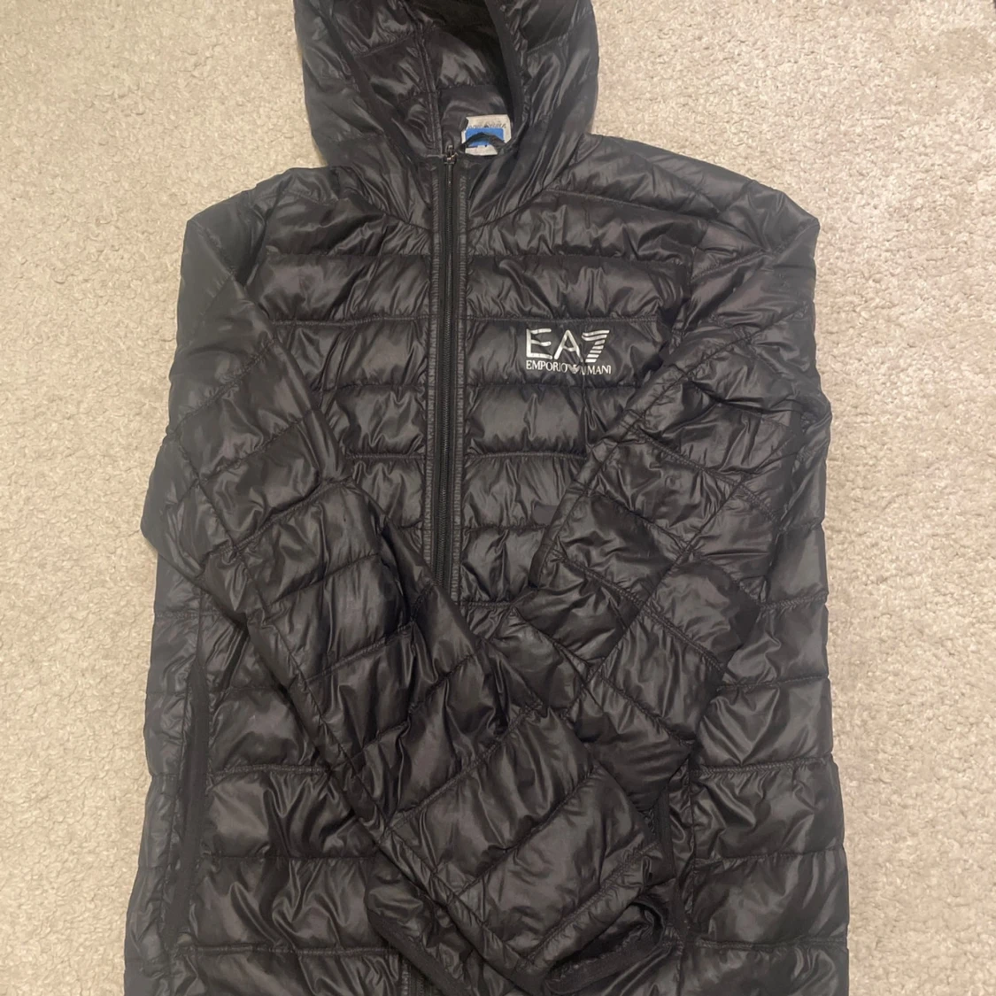 Svart pufferjacka från Emporio Armani