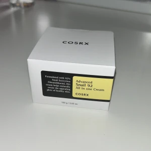 COSRX Advanced Snail 92 All in One Cream - Säljer COSRX krämen då den aldrig har blivit använd. Den har bara blivit liggandes i en låda sedan jag köpte den. Nypris brukar ligga runt ungefär 300kr.