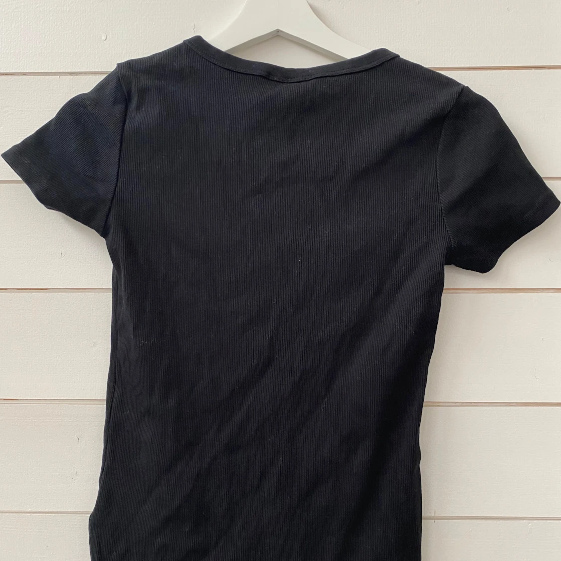 Svart ribbad t-shirt från H&M - 2