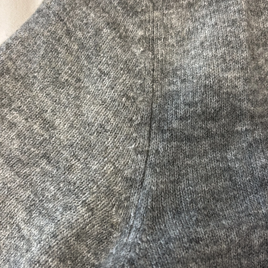 Mjuk grå stickad tröja från H&M - 1