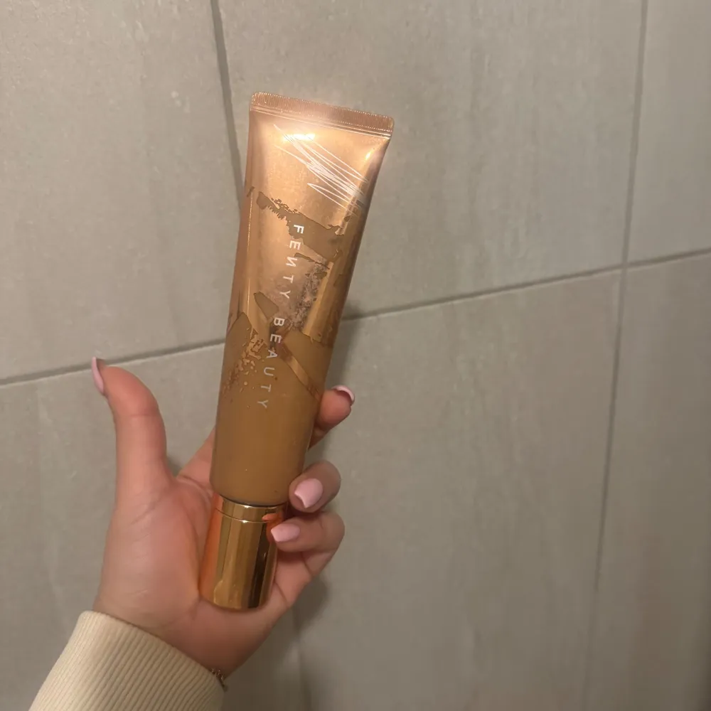 Testad 1 gång. Ger kroppen en solblekt och skimrig look . Beauty.