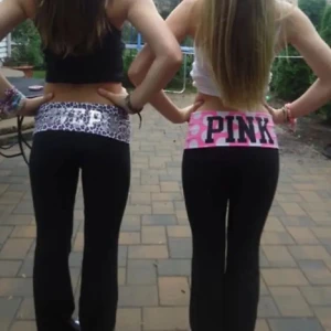 Söker dessa byxor!!!😍😍 - Jag söker dessa yoga pants från Pink 😍 Om du säljer dem kontantakta mig gärna 💕💕💕❤️❤️