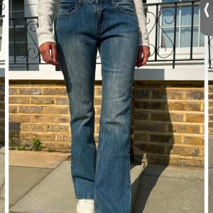 Låga bootcut jeans - Sååå fina lågmidjade jeans från Brandy Melville. Strlk är onesize men är vanligtvis en 34 och skulle säga att dessa passar en 34-36