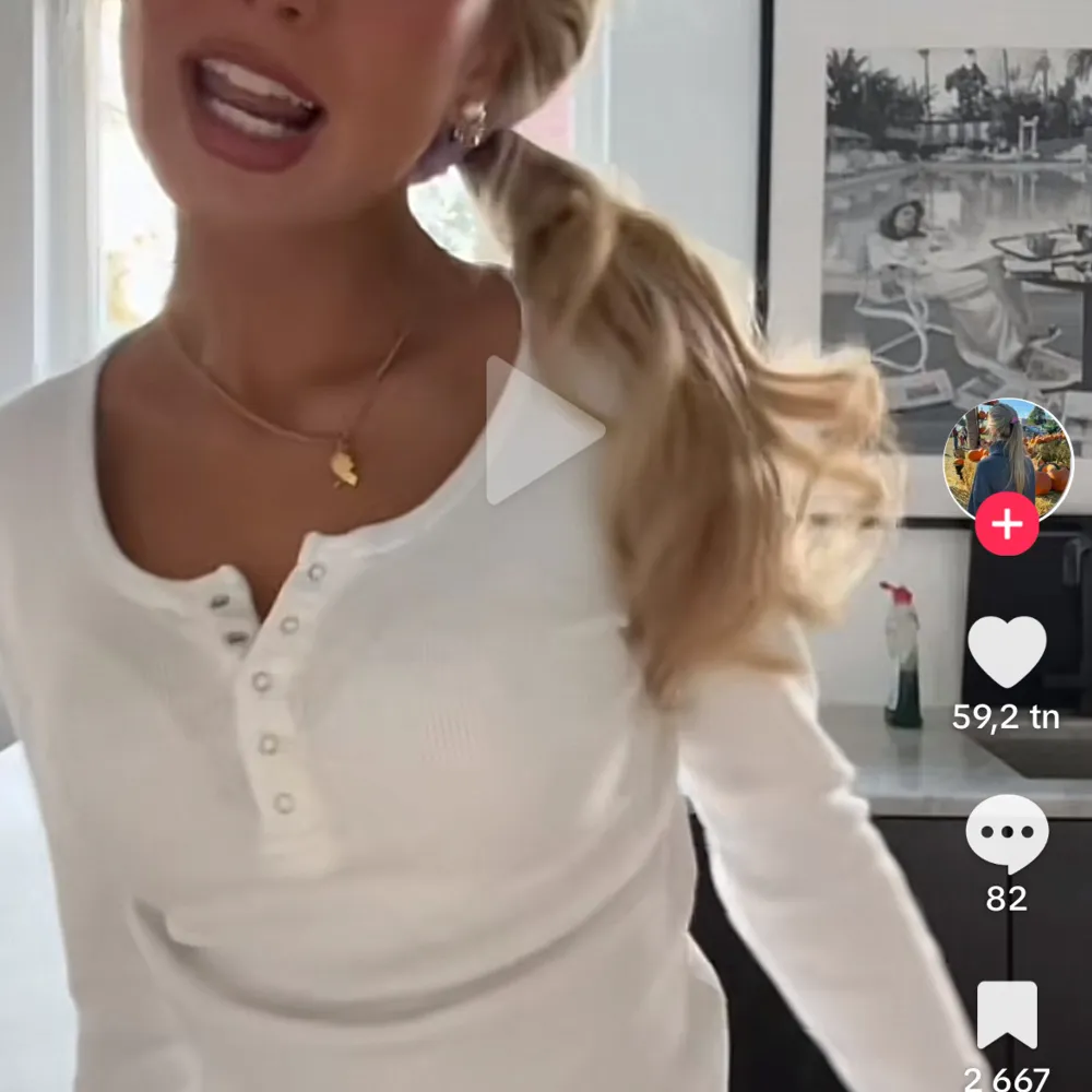 Sååå drömig tröja som passar perfekt till allt!!! Passar xs-s, möjligtvis m💕💕💕💖🌸💞💘🥹🥹🥹 (lånade bilder från finaste filli). Tröjor & Koftor.