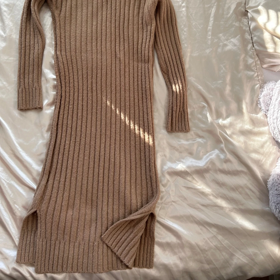 Beige ribbad klänning - 90