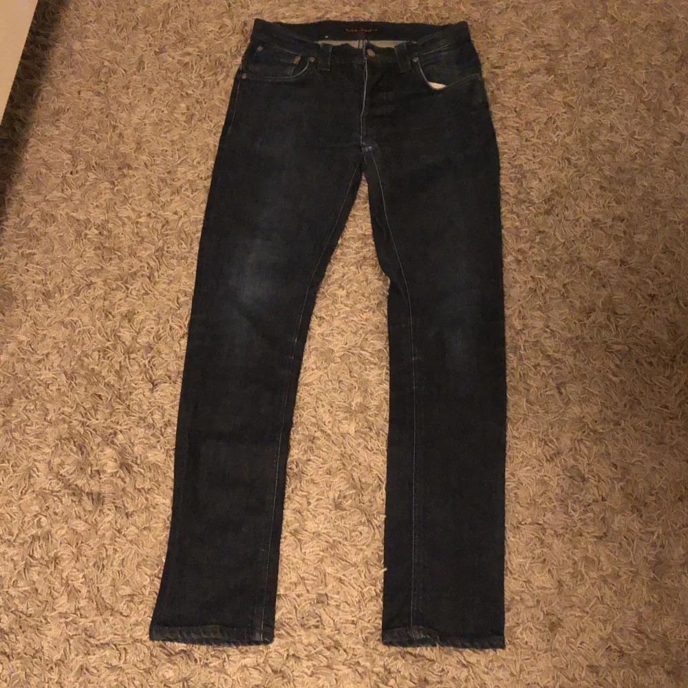 Ett par feta Nudie Jeans i storlek 29/32. Modellen heter Grim Tim. Om man har någon fundering e de bara att fråga!. Jeans & Byxor.