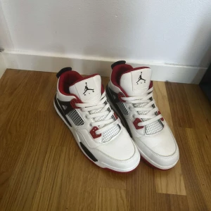 Air jordan 4 ”fire red” - Knappt avända , som nya