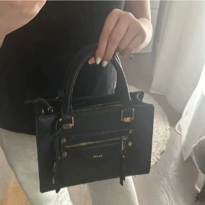 Väska - Fin väska jag köpte här på plick, fint skick💞💞