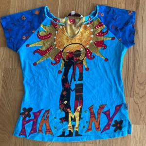 Hippie tröja - unik afrikansk t-shirt i storlek s. köpt på second hand i paris
